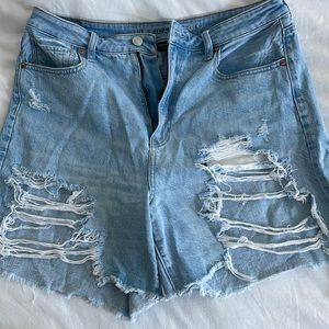 American Eagle Distressed Jean Shorts relaxed mom short
